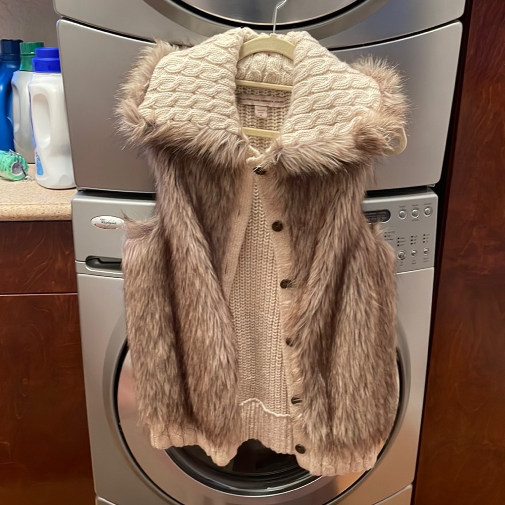 Sweater vest. Faux fur. Never been worn. Cableknit hemline. (M) lined